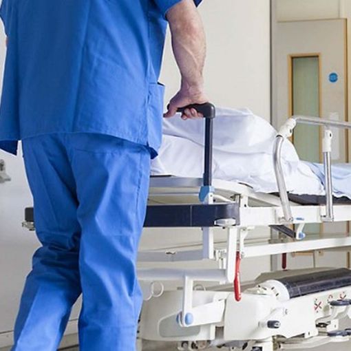 Carenza di personale sanitario pronta ad esplodere come una bomba a orologeria nei mesi estivi