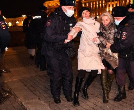 LA RIVOLTA DELLE MAMME IN RUSSIA E LA RESISTENZA DEL POPOLO UCRAINO