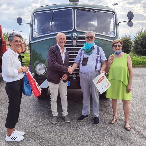 Carlo Marazzato ha ricevuto riconoscimenti e apprezzamento per la sua esposizione di camion d'epoca