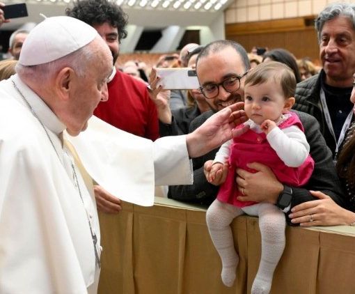 Il Papa: una medicina che rinuncia alla cura non è più arte del curare