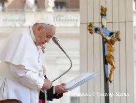 PAPA: Papa: un nuovo documento sul Sacro Cuore di Gesù, ad &quot;un mondo che ha perso il cuore&quot;