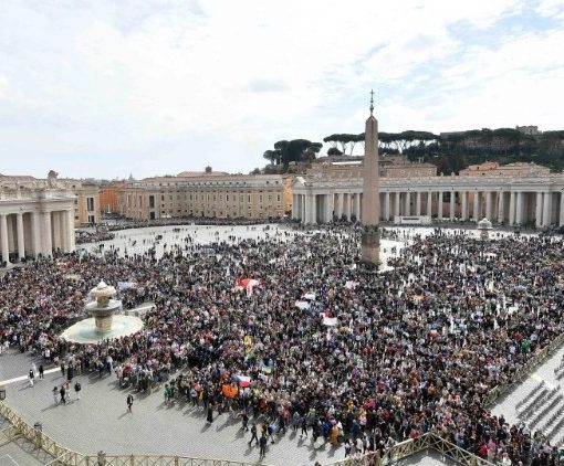PAPA: Togliere la pietra dai sepolcri dei nostri problemi e tornare a vivere