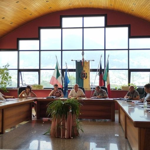 Un momento dell'adunanza del consiglio comunale