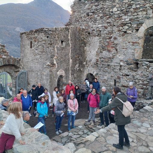 Nelle foto momenti della visita al cantiere aperto del Castello di Pont Saint Martin che sorge lungo la strada che sale a Perloz
