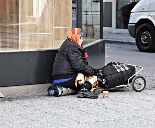 &quot;Delegare ad altri è facile; offrire del denaro perché altri facciano la carità è un gesto generoso; coinvolgersi in prima persona è la vocazione di ogni cristiano&quot;. Messaggio del Papa per la Giornata Mondiale dei poveri