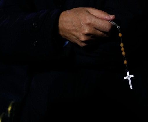 PAPA: Preghiamo il Rosario per chi subisce la pazzia della guerra