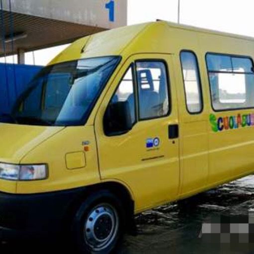 Uno degli scuolabus identificati come un possibile acquisto offre 16 posti più due