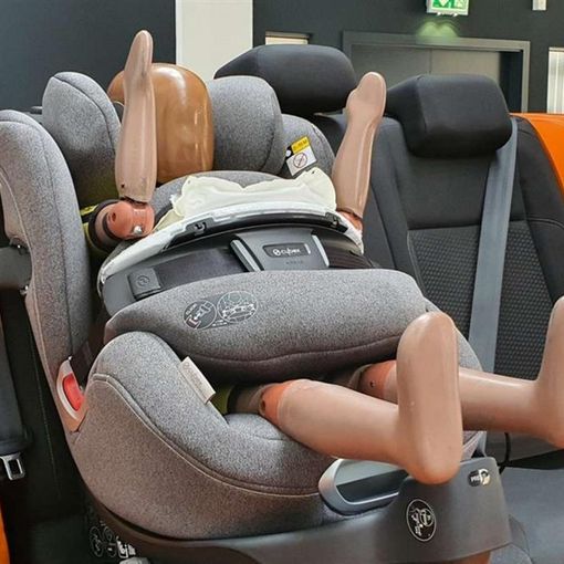 Seggiolini auto ancora troppo cari, promossi i pannolini, rimandati i latti artificiali
