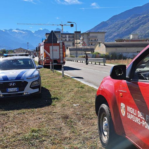 Incendio sterpaglie lunho l'autostrada
