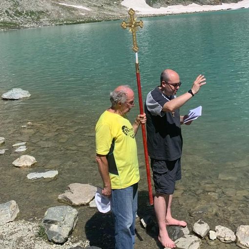 La benedizione delle acque del lago