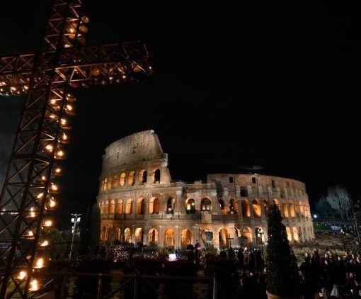 Via Crucis, le meditazioni scritte per la prima volta da Francesco