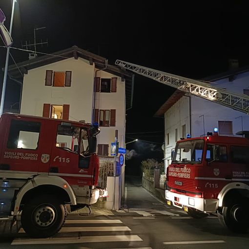 Incendio canna fumaria a Pont Saint Martin, intervento concluso nella notte