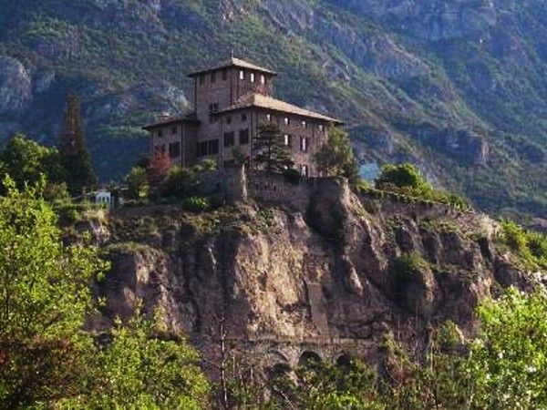 La zona impervia vicino al castello Gamba di Chatillon (foto tratta dal sito web mondodelgusto.it)