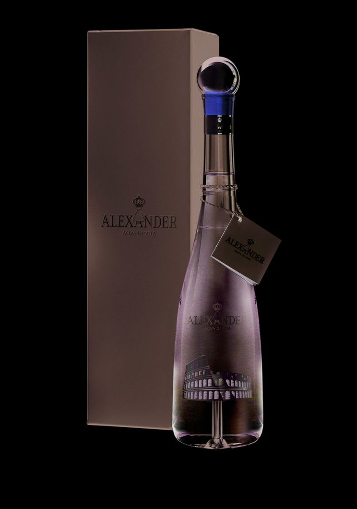 Il Monte Bianco nelle miniature della Grappa Alexander