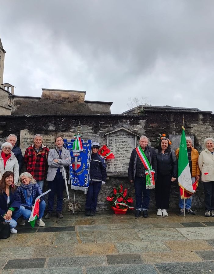 La cerimonia commemorativa ha previsto un saluto del Sindaco Bruno Jocallaz, l’esecuzione di canti e letture da parte di Maura Susanna e Nadia Savoini e il discorso conclusivo del Presidente dell'Anpi  Raimondo Donzel