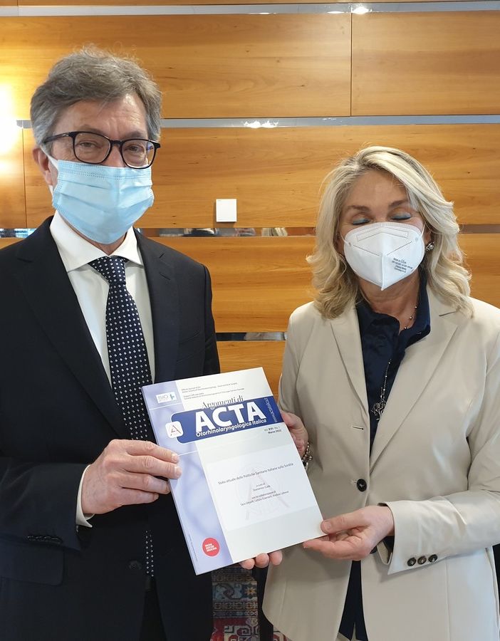 Nelle foto i momenti della consegna delle pubblicazioni