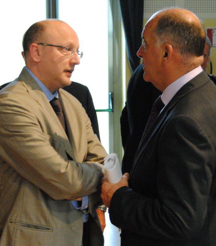 Vincenzo Boccia è un amico della Valle d'Aosta. Nella foto conversa con il presidente della Regione, Augusto Rollandin (a dx) in occasione di un'assembela di Confindustria VdA