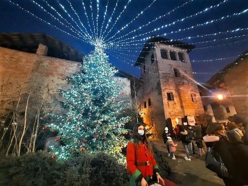 Natale nel Biellese: Da sabato aprirà le porte “Il Borgo di Babbo Natale” di Candelo