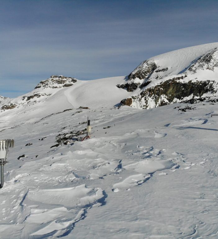Stazione di monitoraggio del permafrost posizionata al Colle Superiore di Cime Bianche, nel comprensorio di Cervinia in Valle d’Aosta (ph. Arpa VdA)
