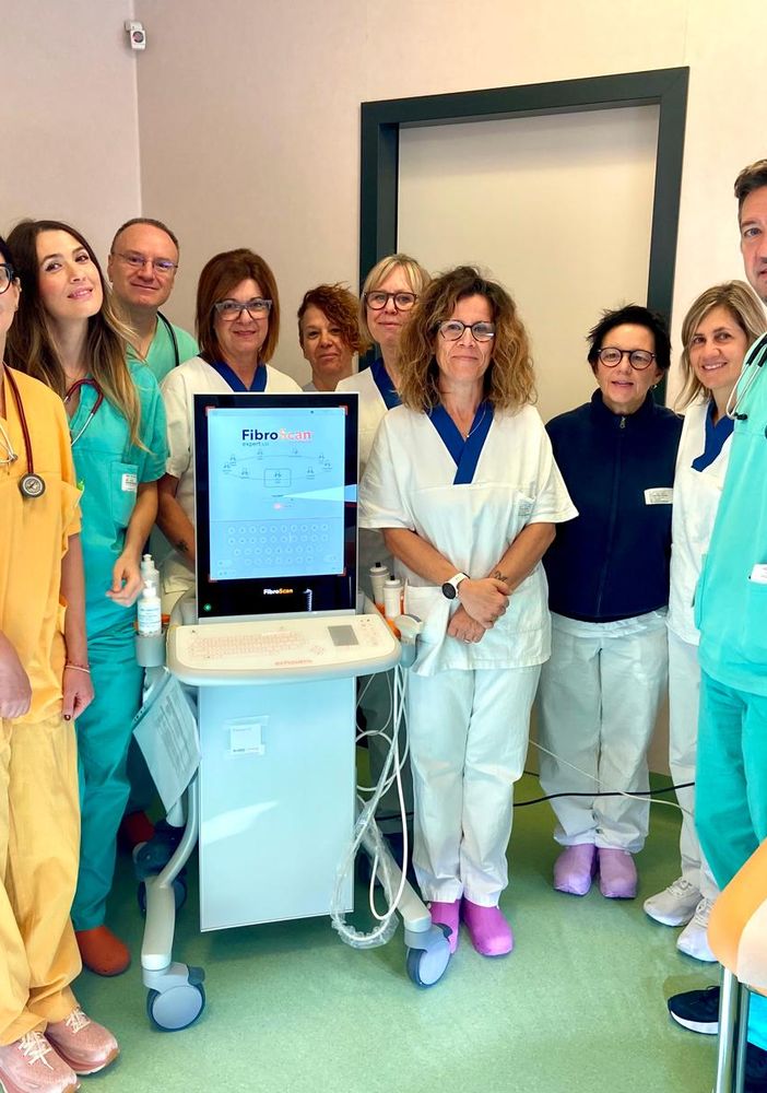 Nella foto parte dell'équipe della SC Gastroenterologia e Endoscopia digestiva guidata dal dott. Stefano Okolicsanyi (l'ultimo a dx nella foto)