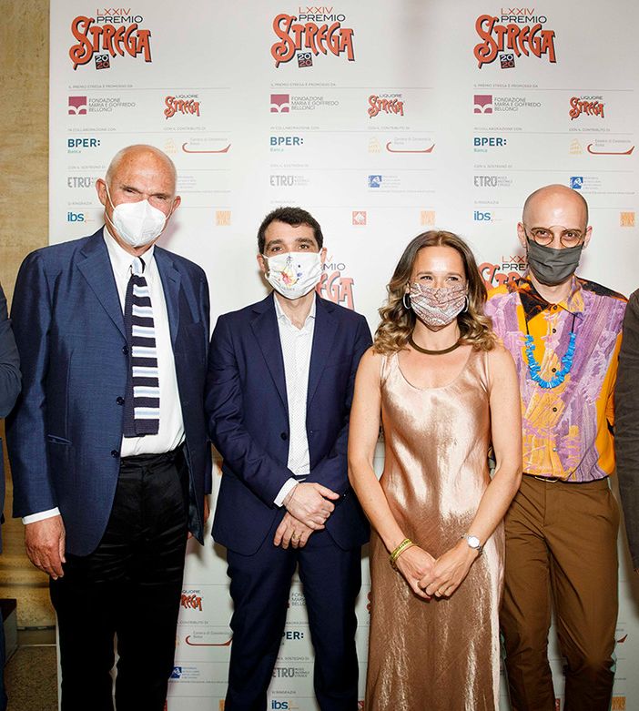 I sei finalisti del Premio Strega: da sinistra Gianrico Carofiglio, Gian Arturo Ferrari, Daniele Mencarelli, Valeria Parrella, Jonathan Bazzi e Sandro Veronesi