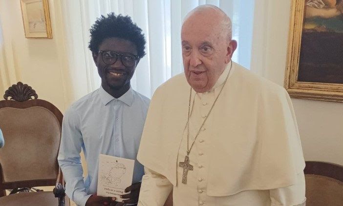 Ibrahima: il Papa ha accarezzato le mie cicatrici e pregato per chi cerca salvezza
