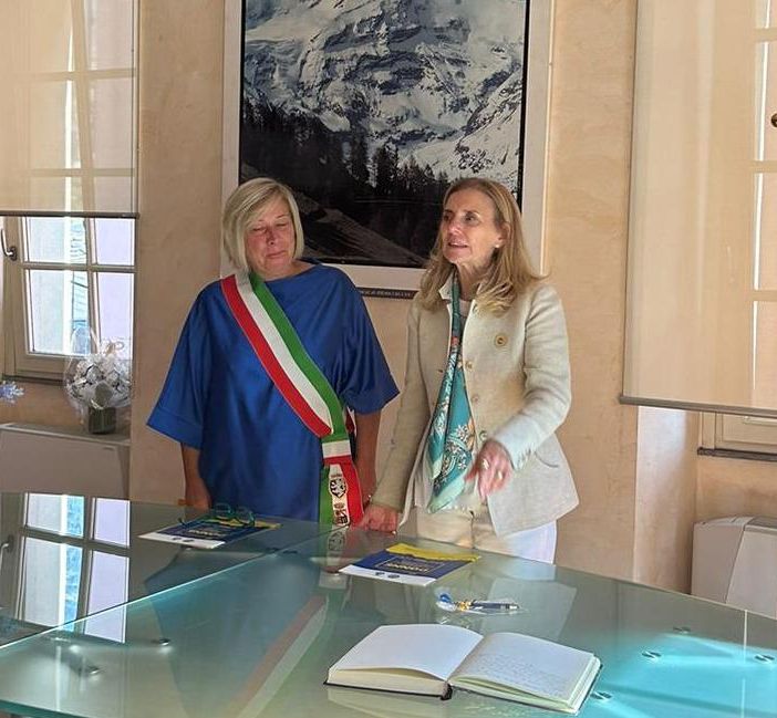 Loredana Petey, sindaco di Aymavilles, e la Presidente del Club valdostano Viviana Maria Vallet