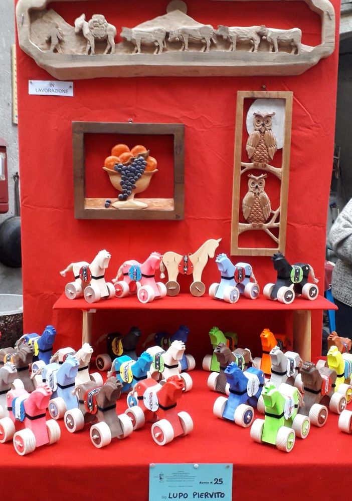 I colorati  Tata dello scultore Piervito Lupo
