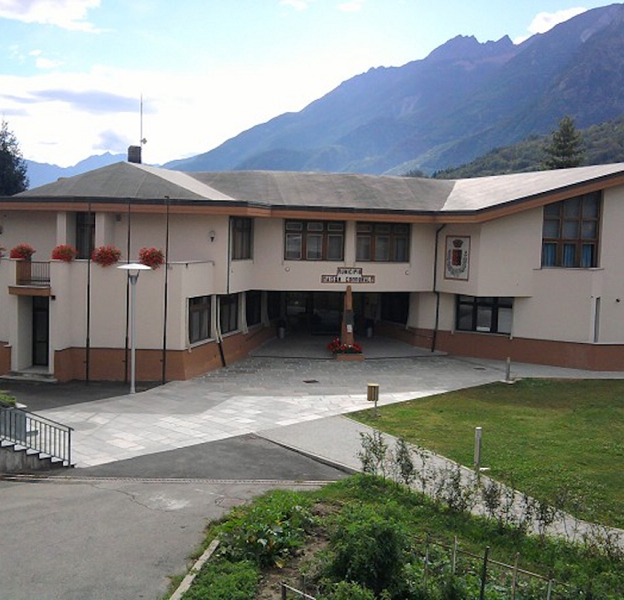 Il Municipio di Nus