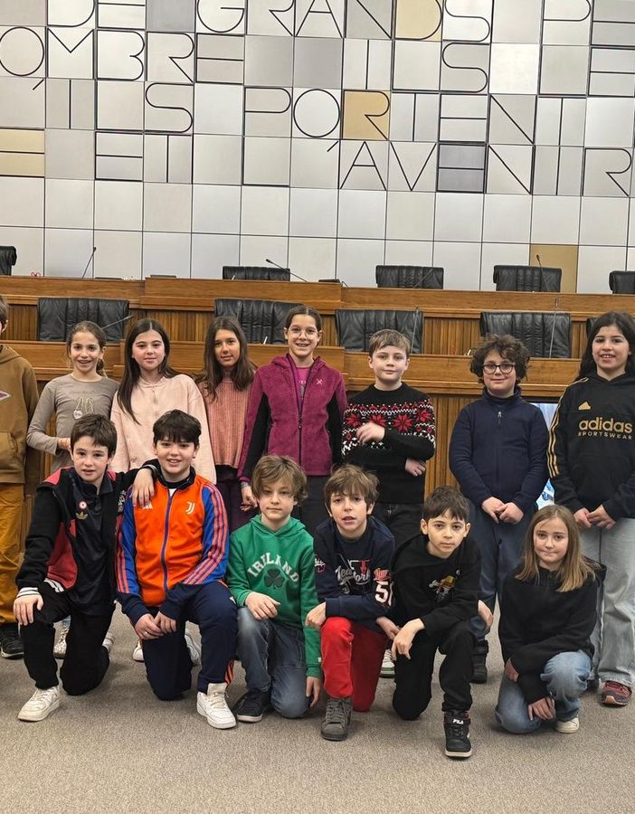 Giovani alla scoperta delle istituzioni: la classe quinta di Variney visita il Consiglio Regionale