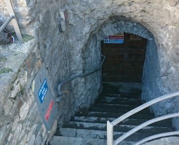 Nelle foto foto di un lettore (prima) e di Legambiente (dopo la pulizia di Legambiente)