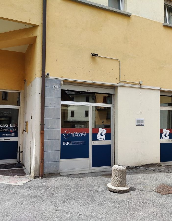 Giornalisti in festa per l'inaugurazione della nuova sede
