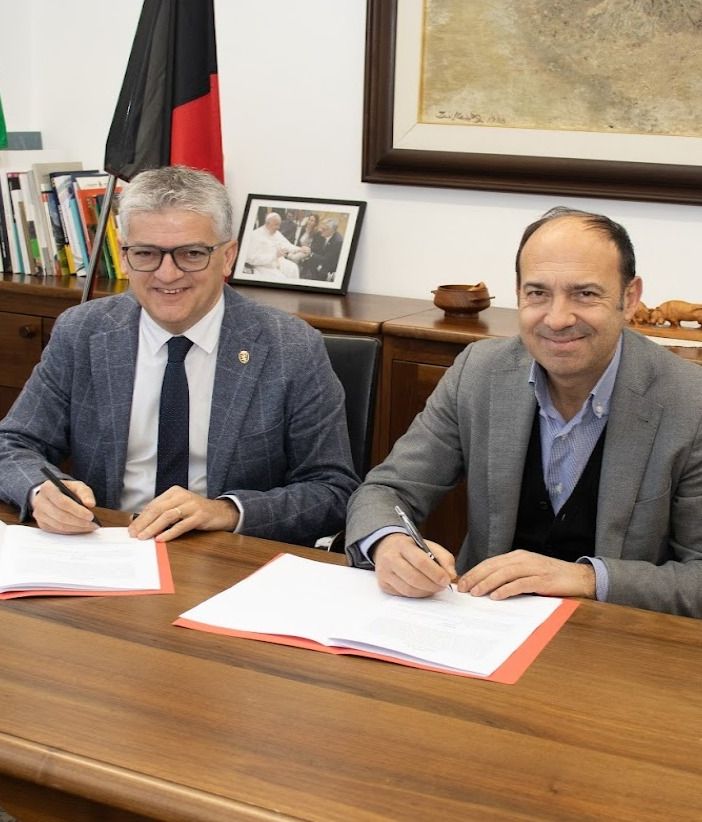 L'Assessore al Lavoro e Formazione, Luigi Bertschy (sn), e il direttore della sede regionale INPS, Gabriele Mastragostino