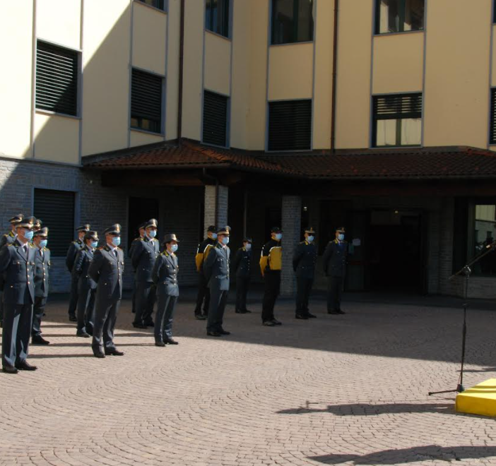 Il generale Carrarini durante il suo incontro con le Fiamme Gialle di Aosta