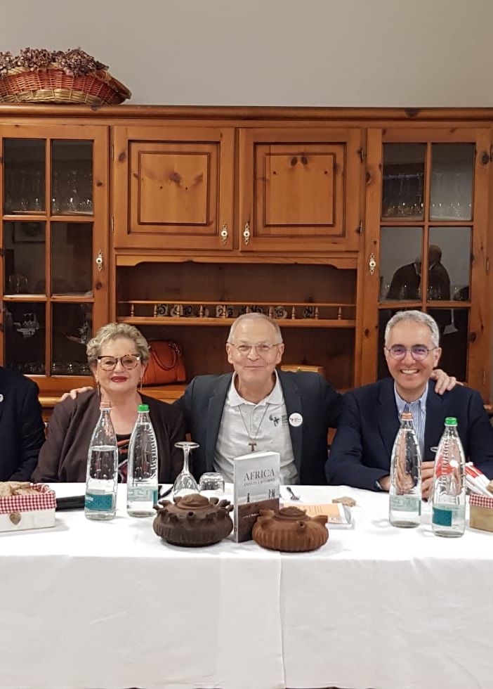 Alessandro Fusaro, Maria Grazia Vacchina, don Dante Carraro Direttore CUAMM, Giovanni Donati, e Stefano Durando responsabile punto appoggio CUAMM Piemonte. L'incontro con Don Dante è stato propedeutico alla formazione di un punto di appoggio in Valle d'Aosta