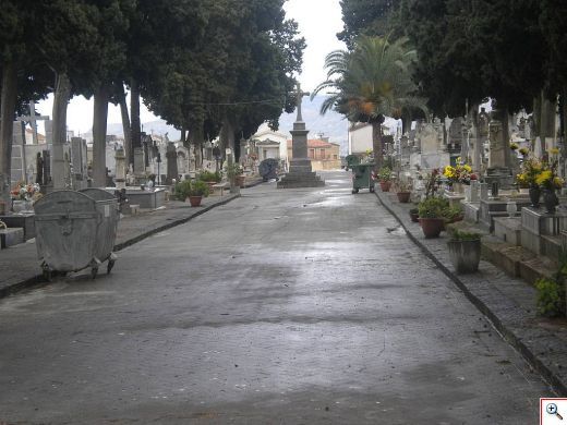 Aosta: 'Cimitero al buio, le tombe dei nostri cari off limits dopo le 16,30'