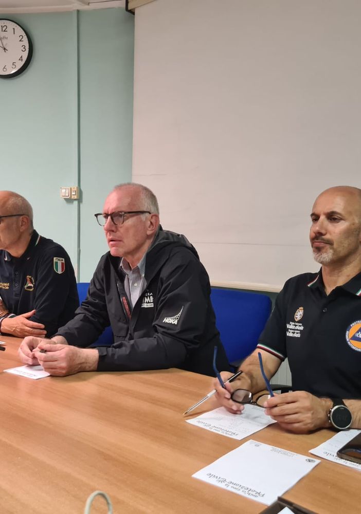 Fabrizio Curcio, capo del Dipartimento della Protezione civile nazionale; al centro Renzo Testolin, pres. Regione; a sn  il direttore della Protezione civile regionale, Valerio Segor (Ph. Uff. stampa RAVA)