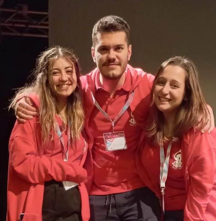 Giussepe Grassi con Sara Scandariato (sn) e Anna Mele a ds.
