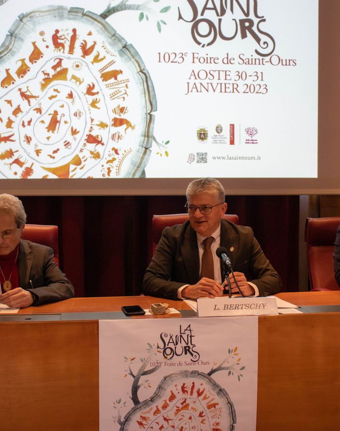 Da sn: il sindaco di Aosta Gianni Nuti, il vicepresidente della Giunta Luigi Bertschy, e Marco Ricciardi