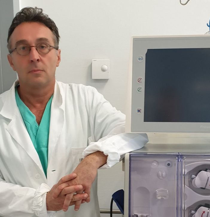 Il dottor Massimo Manes, direttore della SC Nefrologia