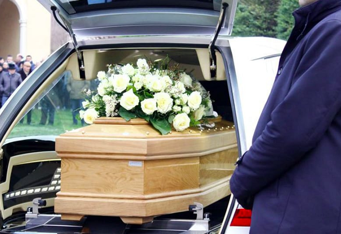Costo medio del funerale 3.180 euro e c'è chi deve chiedere prestito