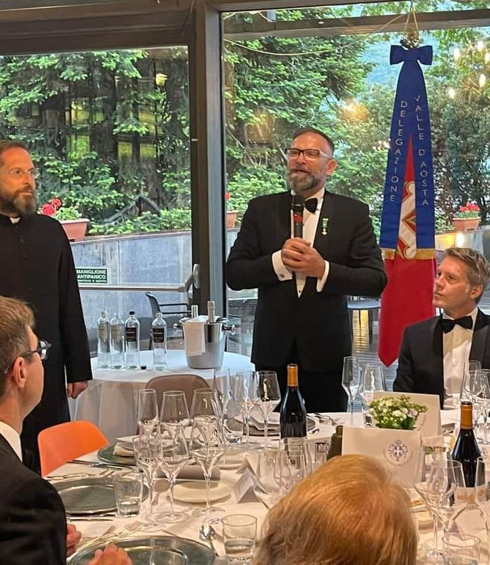 Momenti della raccolta di fondi al Grand Hotel Billia: da sn don Nicola Corigliano, Giovanni Girardini ed il pricipe Emanuele Filiberto di Savoia