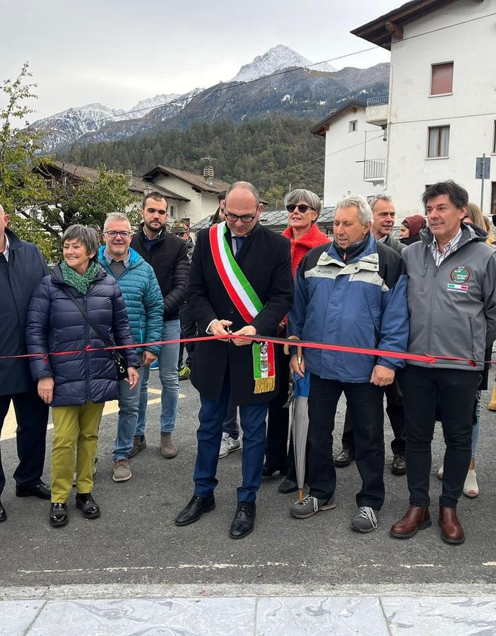 Gressan: Finalmente i Gressanins hanno la loro piazzetta e ringraziano il sindaco