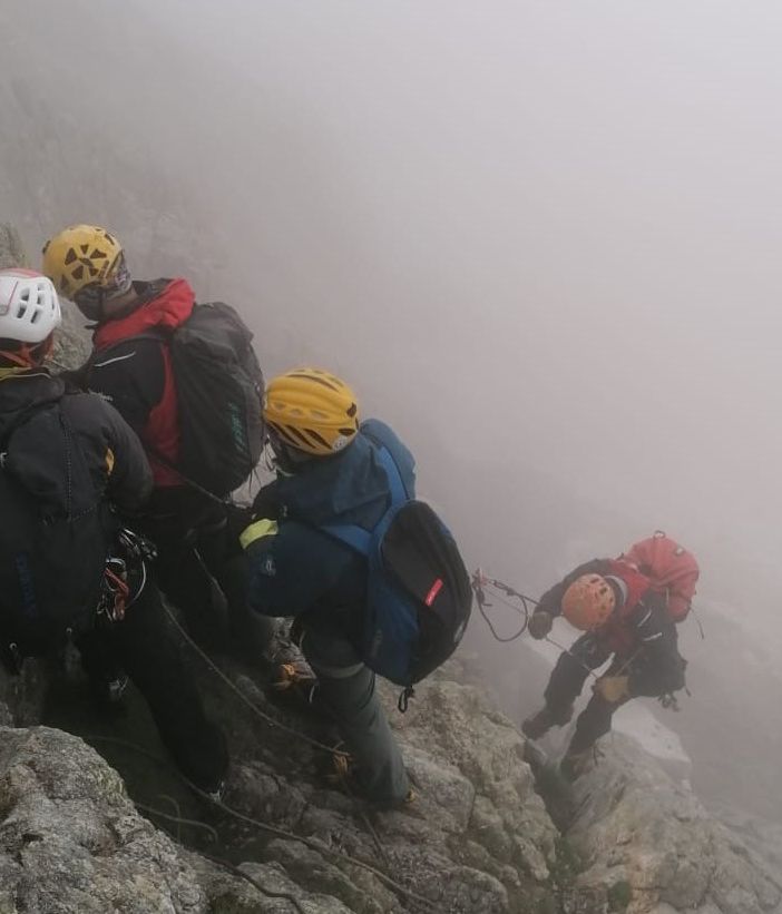 Un momento delle fasi dell'intervento di soccorso