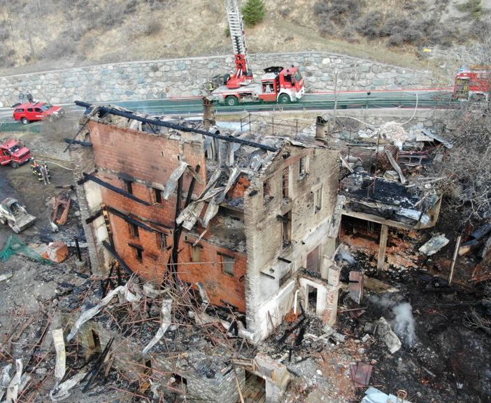 A fuoco a Nus la casa 'simbolo' dell'alluvione del 2000