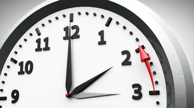 Ora legale arrivederci, sta per tornare l'ora solare. Il prossimo weekend, tra sabato 28 e domenica 29 ottobre 2023, bisognerà spostare le lancette dell'orologio un'ora indietro alle 3 del mattino. Un cambio che ci permetterà di dormire 60 minuti in più, ma in generale si perde un'ora di luce