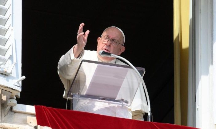 PAPA: non facciamo confusione, l'elemosina non è beneficenza