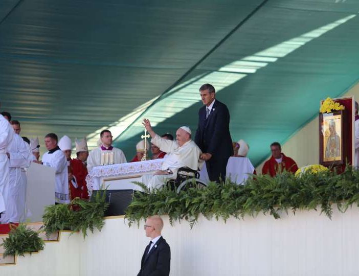 Papa Francesco al termine della Messa