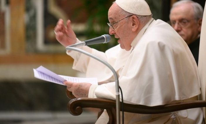 PAPA: Superare la cultura usa e getta generata dal consumismo