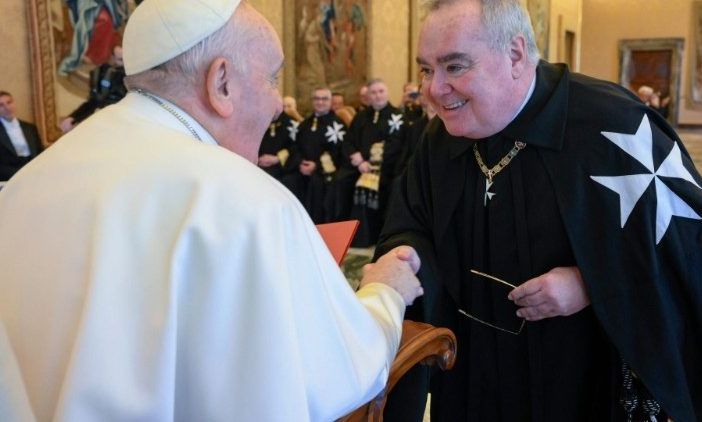 Papa Francesco con fra’ John Dunlap, Luogotenente di Gran Maestro del Sovrano Militare Ordine di Malta  (VATICAN MEDIA Divisione Foto)
